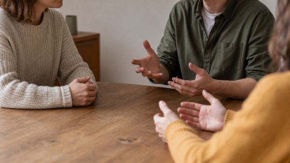 Apprendre à gérer les conflits familiaux grâce à la communication non violente
