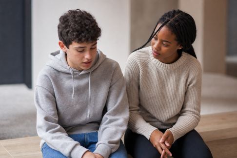 Soutenir l’expression des émotions chez les jeunes en pleine adolescence