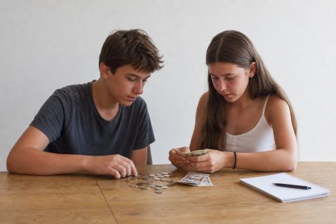 Gestion de l’argent chez les ados : outils pour les responsabiliser