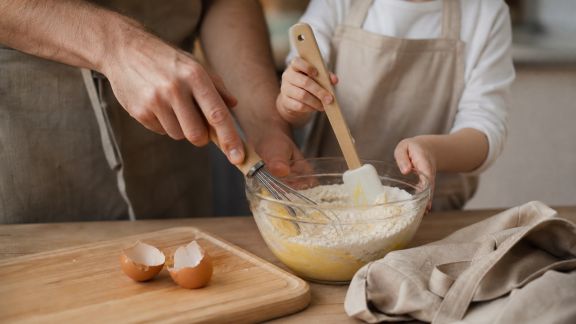 Cuisine en famille : quels ustensiles indispensables pour cuisiner avec les enfants ?