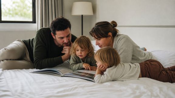 Comment équilibrer découverte et repos lors d'un voyage avec enfants