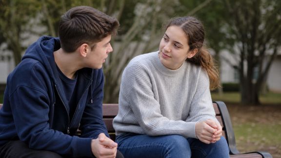 Amitiés et influences à l’adolescence : comment guider sans imposer