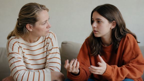 Communiquer avec son ado sans conflit : cinq erreurs à éviter