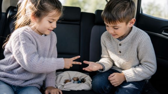 Liste de jeux simples pour occuper les enfants lors des longs trajets