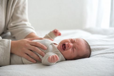 Décoder les pleurs du nourrisson : méthodes pour apaiser bébé