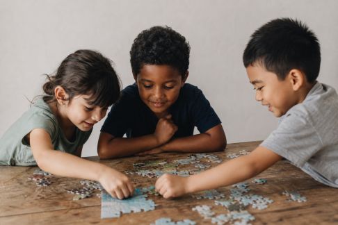 Guide pour encourager la coopération au quotidien entre frères et sœurs