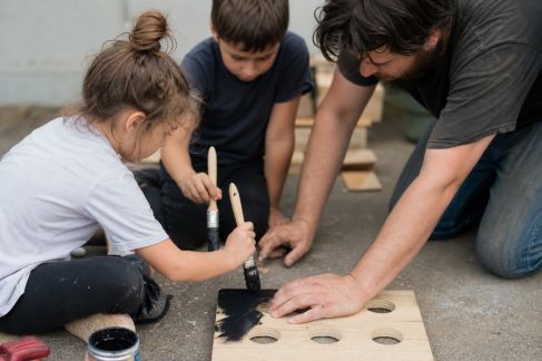 Fabriquer vos propres jeux d'extérieur avec les enfants : étapes et conseils