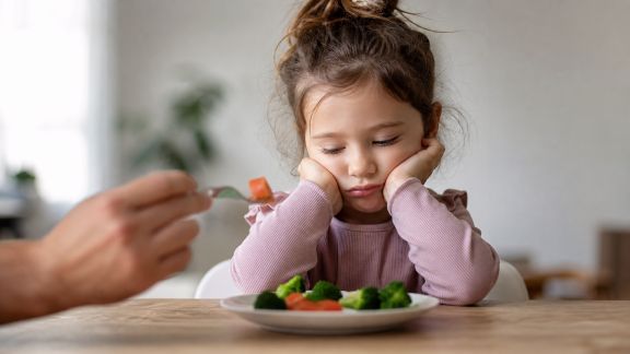 Mon enfant refuse de manger : pistes pour débloquer la situation